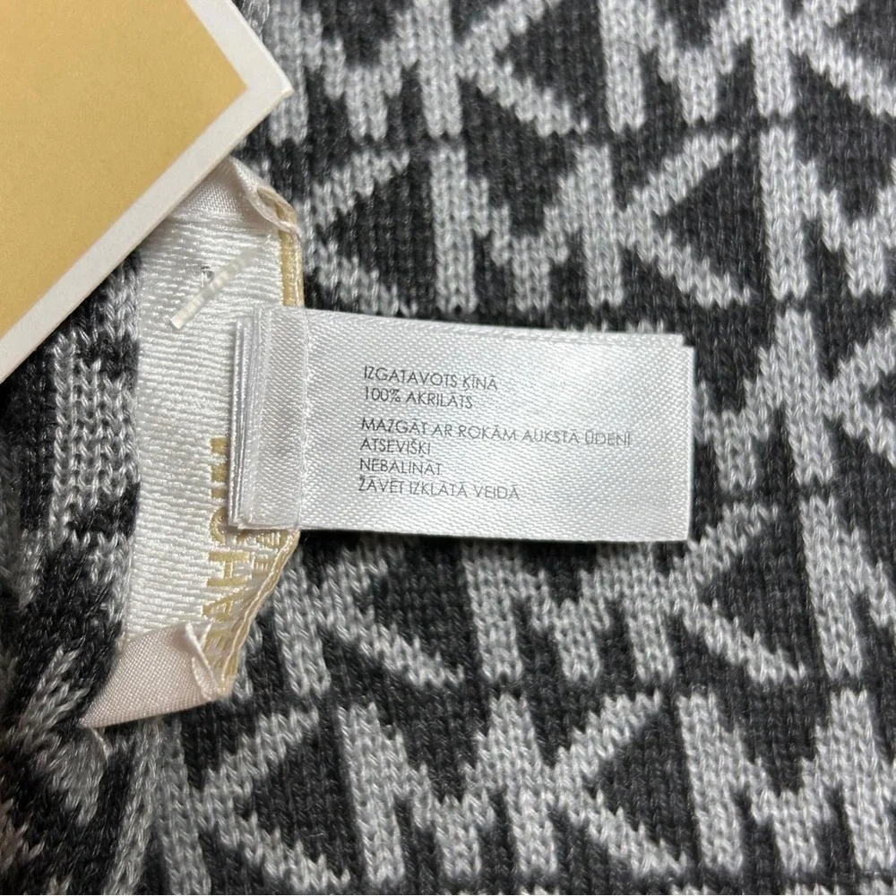 Michael‎ Women’s Kors Black and Gray Patterned Scarf Size OS